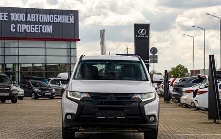 Mitsubishi Outlander III рестайлинг 3, 2018 год, 1 595 000 рублей, 2 фотография