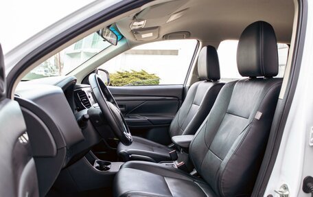 Mitsubishi Outlander III рестайлинг 3, 2018 год, 1 595 000 рублей, 11 фотография