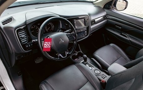 Mitsubishi Outlander III рестайлинг 3, 2018 год, 1 595 000 рублей, 13 фотография