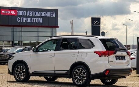 Mitsubishi Outlander III рестайлинг 3, 2018 год, 1 595 000 рублей, 4 фотография