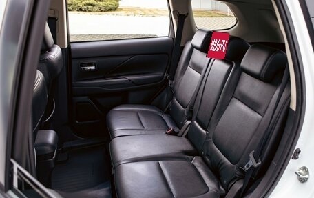 Mitsubishi Outlander III рестайлинг 3, 2018 год, 1 595 000 рублей, 17 фотография