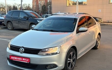 Volkswagen Jetta VI, 2011 год, 900 000 рублей, 2 фотография