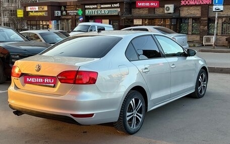 Volkswagen Jetta VI, 2011 год, 900 000 рублей, 6 фотография