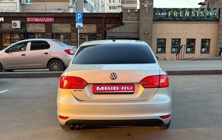 Volkswagen Jetta VI, 2011 год, 900 000 рублей, 5 фотография