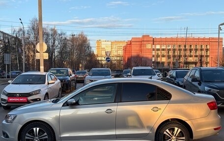 Volkswagen Jetta VI, 2011 год, 900 000 рублей, 3 фотография