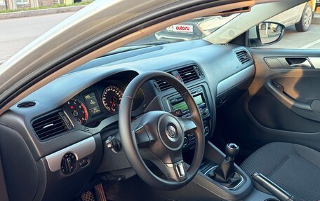 Volkswagen Jetta VI, 2011 год, 900 000 рублей, 10 фотография