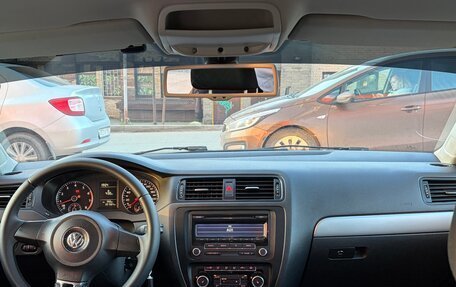 Volkswagen Jetta VI, 2011 год, 900 000 рублей, 9 фотография