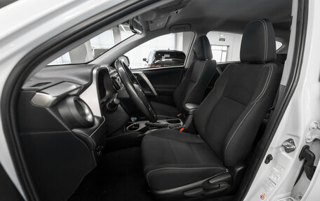 Toyota RAV4, 2018 год, 2 970 000 рублей, 9 фотография