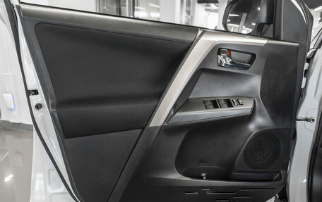 Toyota RAV4, 2018 год, 2 970 000 рублей, 13 фотография