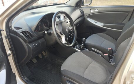 Hyundai Solaris II рестайлинг, 2011 год, 520 000 рублей, 10 фотография