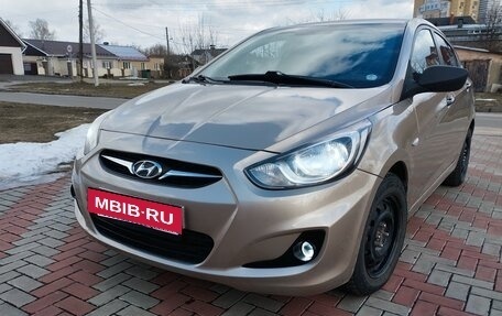 Hyundai Solaris II рестайлинг, 2011 год, 520 000 рублей, 3 фотография