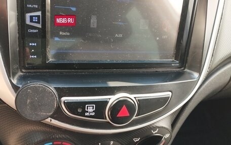 Hyundai Solaris II рестайлинг, 2011 год, 520 000 рублей, 11 фотография