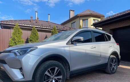 Toyota RAV4, 2017 год, 2 375 000 рублей, 2 фотография