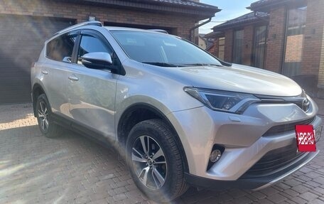 Toyota RAV4, 2017 год, 2 375 000 рублей, 3 фотография