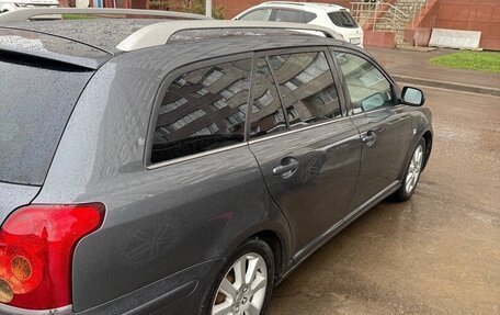 Toyota Avensis III рестайлинг, 2005 год, 850 000 рублей, 4 фотография