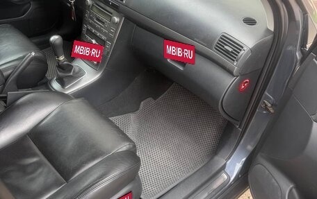 Toyota Avensis III рестайлинг, 2005 год, 850 000 рублей, 10 фотография