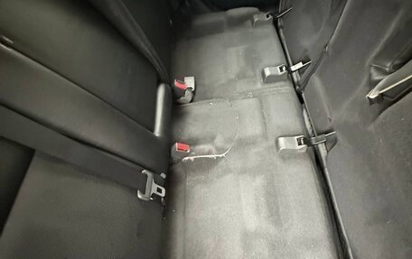 Toyota Avensis III рестайлинг, 2005 год, 850 000 рублей, 21 фотография