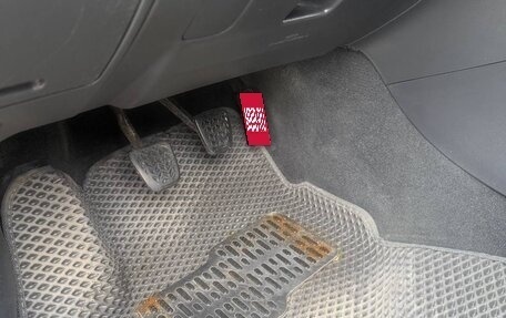 Toyota Avensis III рестайлинг, 2005 год, 850 000 рублей, 29 фотография