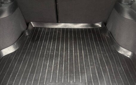 Toyota Avensis III рестайлинг, 2005 год, 850 000 рублей, 33 фотография