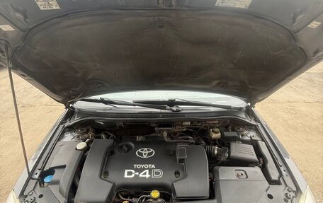 Toyota Avensis III рестайлинг, 2005 год, 850 000 рублей, 34 фотография