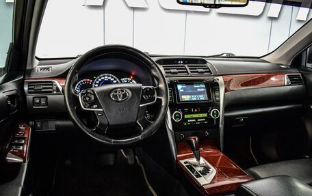 Toyota Camry, 2011 год, 1 350 000 рублей, 6 фотография