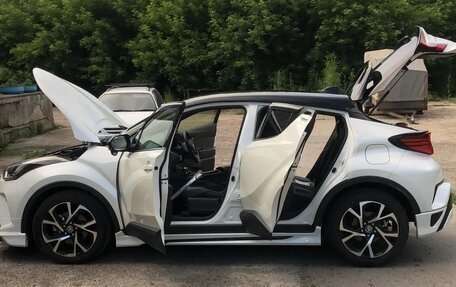 Toyota C-HR I рестайлинг, 2019 год, 2 200 000 рублей, 4 фотография