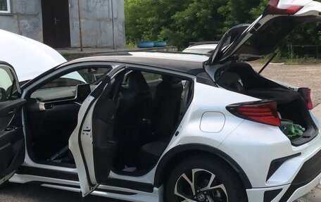 Toyota C-HR I рестайлинг, 2019 год, 2 200 000 рублей, 5 фотография