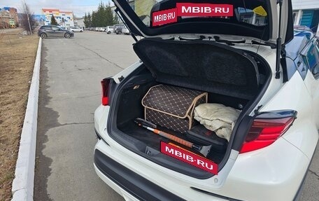 Toyota C-HR I рестайлинг, 2019 год, 2 200 000 рублей, 10 фотография