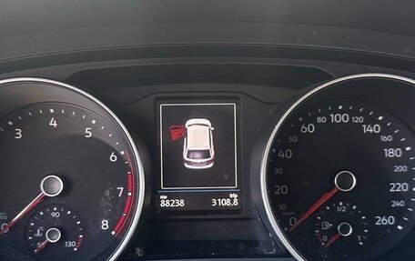 Volkswagen Tiguan II, 2021 год, 2 700 000 рублей, 5 фотография