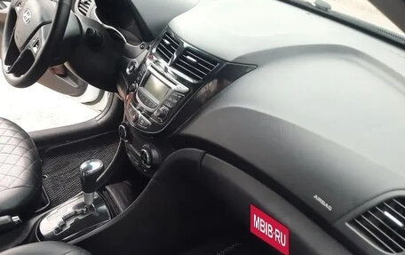 Hyundai Solaris II рестайлинг, 2014 год, 1 070 000 рублей, 17 фотография