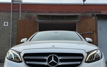 Mercedes-Benz E-Класс, 2018 год, 3 450 000 рублей, 1 фотография