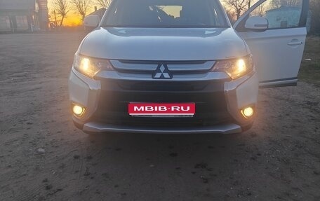 Mitsubishi Outlander III рестайлинг 3, 2016 год, 1 750 000 рублей, 1 фотография