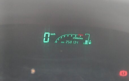 Toyota Yaris I рестайлинг, 2003 год, 350 000 рублей, 8 фотография