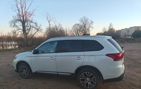 Mitsubishi Outlander III рестайлинг 3, 2016 год, 1 750 000 рублей, 5 фотография