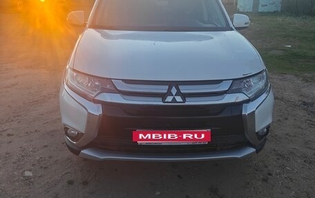 Mitsubishi Outlander III рестайлинг 3, 2016 год, 1 750 000 рублей, 7 фотография