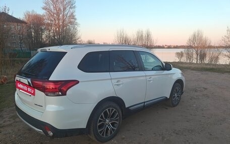 Mitsubishi Outlander III рестайлинг 3, 2016 год, 1 750 000 рублей, 3 фотография