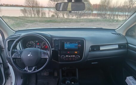 Mitsubishi Outlander III рестайлинг 3, 2016 год, 1 750 000 рублей, 8 фотография