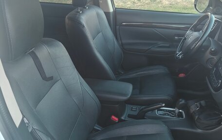 Mitsubishi Outlander III рестайлинг 3, 2016 год, 1 750 000 рублей, 17 фотография