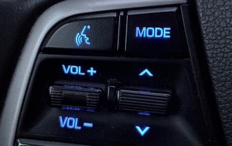 Hyundai Elantra VI рестайлинг, 2016 год, 1 350 000 рублей, 9 фотография