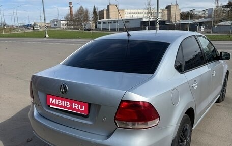 Volkswagen Polo VI (EU Market), 2011 год, 700 000 рублей, 2 фотография