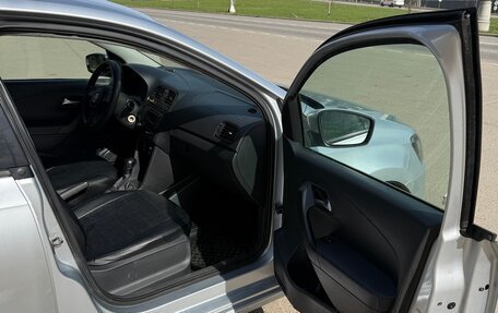 Volkswagen Polo VI (EU Market), 2011 год, 700 000 рублей, 11 фотография