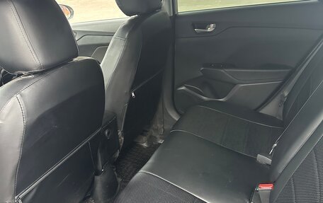 Hyundai Solaris II рестайлинг, 2017 год, 1 300 000 рублей, 11 фотография