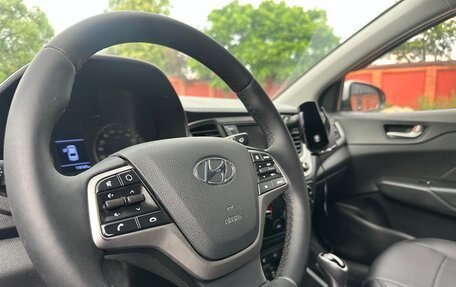 Hyundai Solaris II рестайлинг, 2017 год, 1 300 000 рублей, 10 фотография