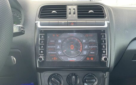 Volkswagen Polo VI (EU Market), 2015 год, 450 000 рублей, 11 фотография