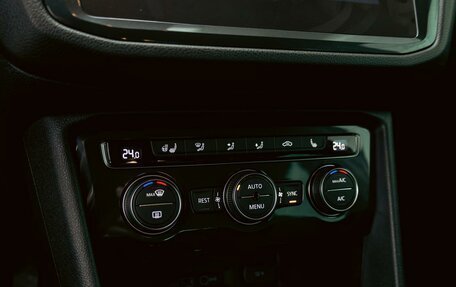 Volkswagen Tiguan II, 2019 год, 2 045 000 рублей, 15 фотография