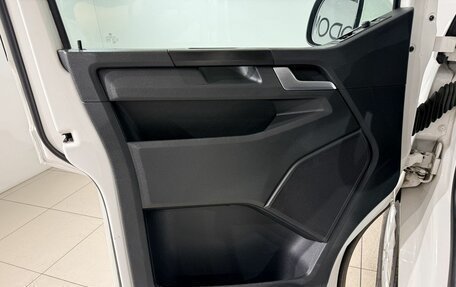 Volkswagen Caravelle T6 рестайлинг, 2018 год, 3 290 000 рублей, 17 фотография