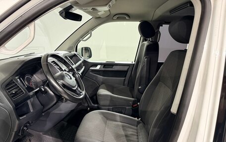 Volkswagen Caravelle T6 рестайлинг, 2018 год, 3 290 000 рублей, 13 фотография