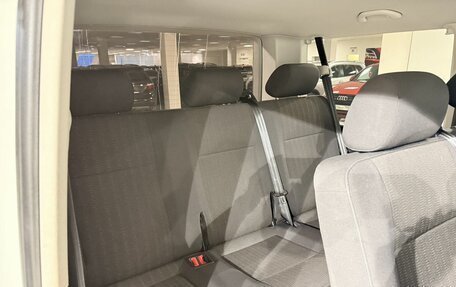 Volkswagen Caravelle T6 рестайлинг, 2018 год, 3 290 000 рублей, 19 фотография