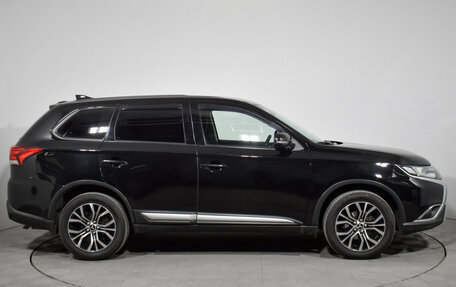 Mitsubishi Outlander III рестайлинг 3, 2019 год, 1 925 000 рублей, 4 фотография