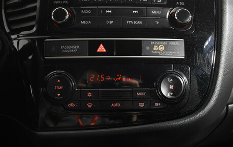 Mitsubishi Outlander III рестайлинг 3, 2019 год, 1 925 000 рублей, 15 фотография